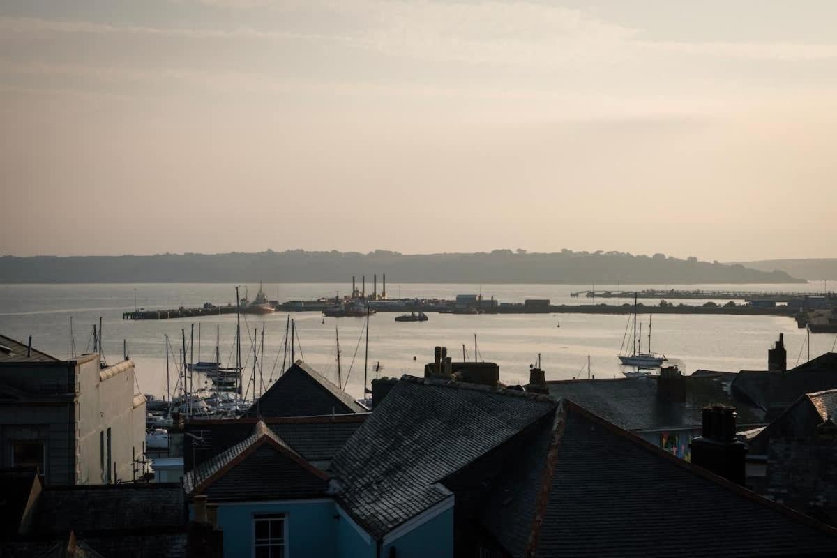 Fabulous High Street Townhouse With Stunning Views & Parking At 'Eagles Nest' Villa Falmouth Exterior photo